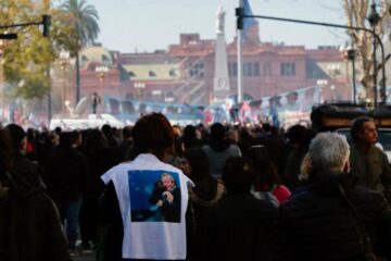El peronismo sale a la calle en una marcha masiva por Cristina