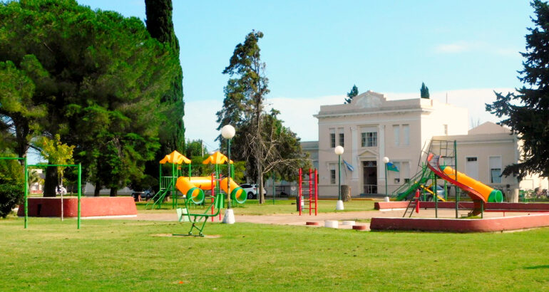 La Escuela Primaria N° 12 de Rivera celebra 100 años de historia al servicio de la educación La Escuela Primaria N° 12 de Rivera celebra 100 años de historia al servicio de la educación