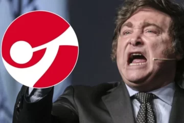 Milei arremete contra Clarín: acusa al grupo de “extorsionar” por falta de pauta oficial