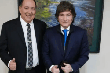 El «milagro» de los pesos convertidos en dólares: investigan por lavado de dinero al pastor chaqueño que visitó Milei