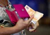 El salario mínimo vale menos que en 2001 y debería triplicarse para recuperar su poder de compra original El salario mínimo vale menos que en 2001 y debería triplicarse para recuperar su poder de compra original