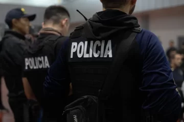 Un policía mendocino entregó su arma y su chaleco porque estaba «sobrepasado» y con «mucho estrés»