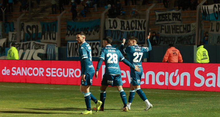 Racing avanzó en la Copa Argentina con dos goles de «Maravilla» Martínez Racing avanzó en la Copa Argentina con dos goles de «Maravilla» Martínez