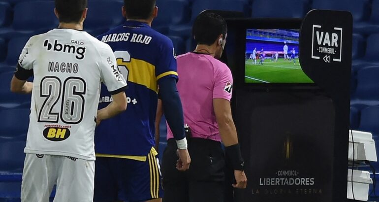 La Conmebol cambia el lugar del VAR para terminar con las protestas La Conmebol cambia el lugar del VAR para terminar con las protestas