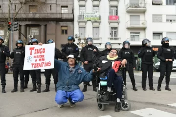 Marcha contra el veto a la emergencia en discapacidad en el Congreso: hubo cruces entre manifestantes y gendarmería