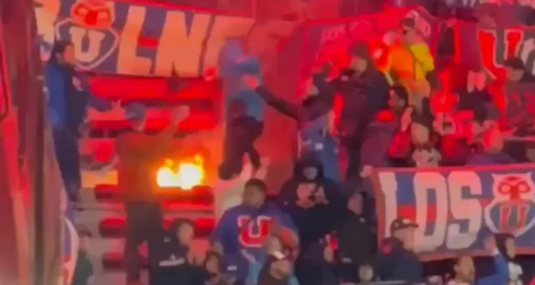 Independiente y U. de Chile, suspendido por graves incidentes Independiente y U. de Chile, suspendido por graves incidentes