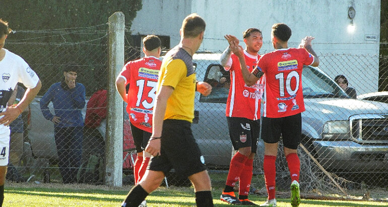 Fútbol liguista: gran triunfo de Deportivo Rivera y empate de Independiente en el Clausura Fútbol liguista: gran triunfo de Deportivo Rivera y empate de Independiente en el Clausura