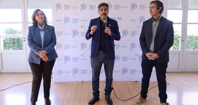 “Los jóvenes quieren estudiar y trabajar, y Puentes les da esa posibilidad”, afirmó Bianco en Carhué “Los jóvenes quieren estudiar y trabajar, y Puentes les da esa posibilidad”, afirmó Bianco en Carhué