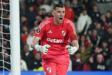 River sufrió ante Libertad y paso a cuartos de la Libertadores por penales River sufrió ante Libertad y paso a cuartos de la Libertadores por penales