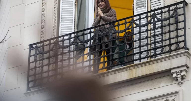Cristina pidió recalcular su pensión de viudez y reclamó también por los retroactivos a la ANSES Cristina pidió recalcular su pensión de viudez y reclamó también por los retroactivos a la ANSES