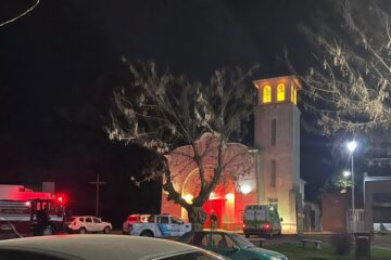 Coronel Suárez: Se desnudó en el altar de una iglesia, dañó la estatua de un santo y quiso incendiar todo