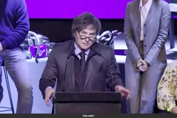 “Saquen al pingüino del cajón”: Milei prefirió atacar a Néstor Kirchner a aclarar el escándalo de las Coimas