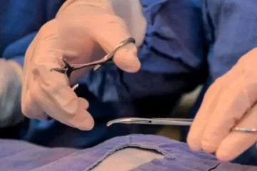 Juicio a una médica de Bahía acusada de practicar una ligadura de trompas sin consentimiento tras una cesárea