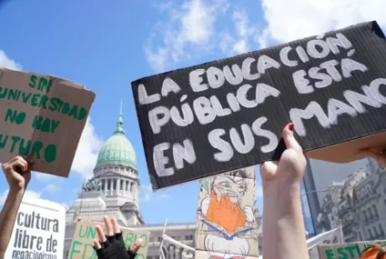 Docentes universitarios paran 48 horas contra el Gobierno por fondos y salarios Docentes universitarios paran 48 horas contra el Gobierno por fondos y salarios