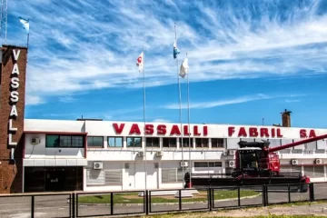 La fábrica de cosechadoras Vassalli acumula tres meses de sueldos impagos y se agudiza el conflicto