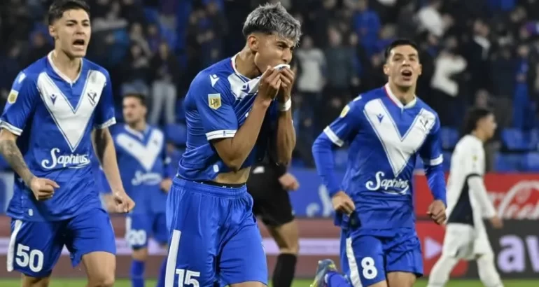 Vélez derrotó a Independiente en un partido repleto de penales Vélez derrotó a Independiente en un partido repleto de penales