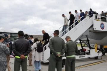 Llega el primer avión con argentinos deportados por el gobierno de Donald Trump Llega el primer avión con argentinos deportados por el gobierno de Donald Trump
