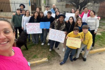 Los jóvenes de la Agraria de Rivera demostraron que un abrazo puede cambiar un día