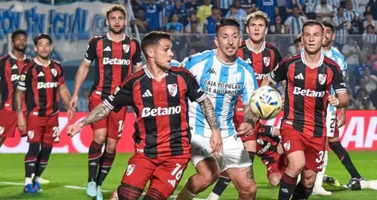 Atlético fue más que River y lo venció en Tucumán Atlético fue más que River y lo venció en Tucumán