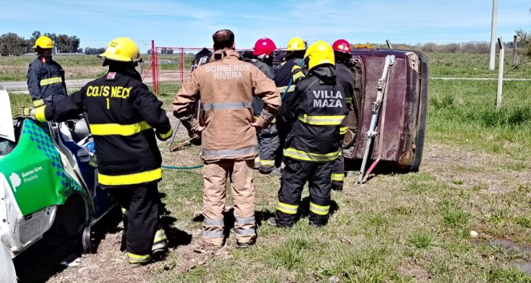 Bomberos de Rivera, Villa Maza y Carhué se capacitaron en Tapalqué Bomberos de Rivera, Villa Maza y Carhué se capacitaron en Tapalqué