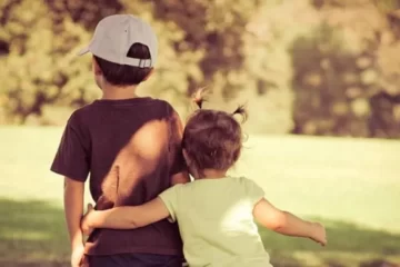 Se celebra el Día Mundial del Hermano