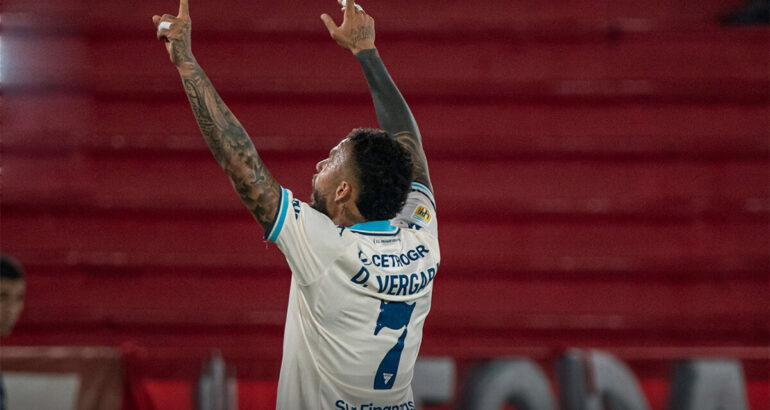 Racing se llevó un importante triunfo ante Huracán Racing se llevó un importante triunfo ante Huracán