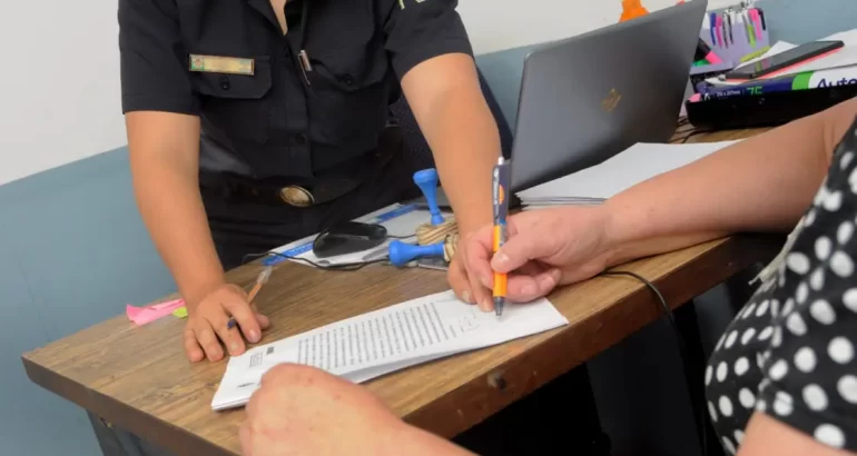 Escándalo en Carhué: denuncian a un docente por presunto abuso a un alumno Escándalo en Carhué: denuncian a un docente por presunto abuso a un alumno