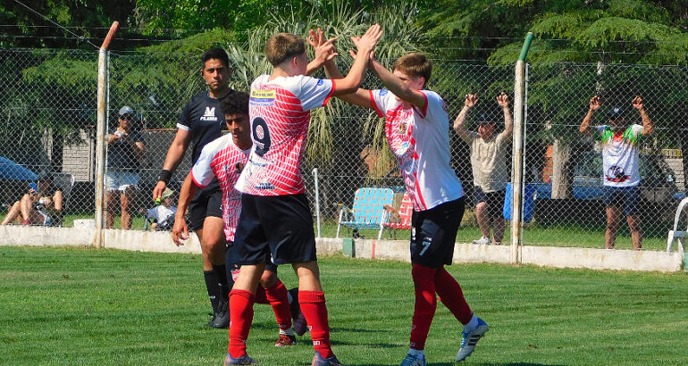 Deportivo Rivera goleó en el clásico de Reserva y es escolta en la Zona C Deportivo Rivera goleó en el clásico de Reserva y es escolta en la Zona C