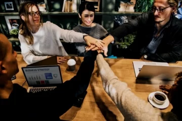 La UCA reveló cómo se distribuyen los ingresos en Argentina y qué montos definen cada estrato social