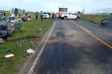 Tres heridos graves en un violento choque frontal en Ruta 51