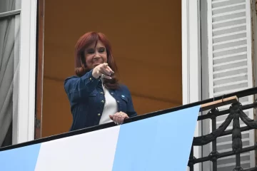 Cristina apuntó a Kicillof por la derrota del peronismo: «El desdoblamiento fue un error político» Cristina apuntó a Kicillof por la derrota del peronismo: «El desdoblamiento fue un error político»