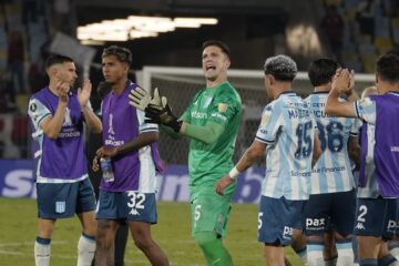 Racing aguantó pero Flamengo se quedó con un triunfo agónico