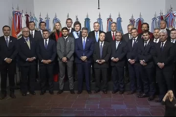 Milei convoca a gobernadores «dialoguistas» a Casa Rosada Milei convoca a gobernadores «dialoguistas» a Casa Rosada