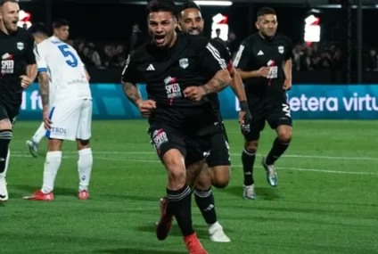 Tras golear a Boca, Riestra visita a Defensa en Varela Tras golear a Boca, Riestra visita a Defensa en Varela