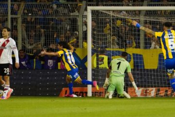 Central le ganó a River por 2-1 en Arroyito