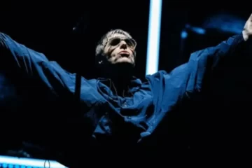 Oasis regresó a la Argentina en una noche con clásicos, euforia y un homenaje a Maradona Oasis regresó a la Argentina en una noche con clásicos, euforia y un homenaje a Maradona