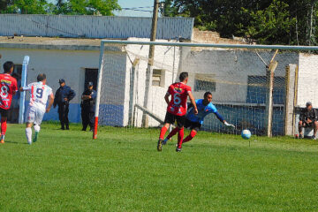 Liga Regional: Deportivo perdió, pero depende de si mismo e Independiente cayó goleado ante su gente en su despedida de local Liga Regional: Deportivo perdió, pero depende de si mismo e Independiente cayó goleado ante su gente en su despedida de local
