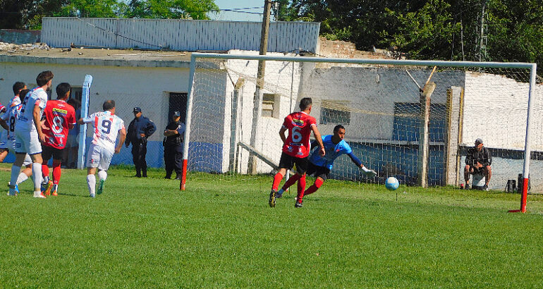 Liga Regional: Deportivo perdió, pero depende de si mismo e Independiente cayó goleado ante su gente en su despedida de local Liga Regional: Deportivo perdió, pero depende de si mismo e Independiente cayó goleado ante su gente en su despedida de local
