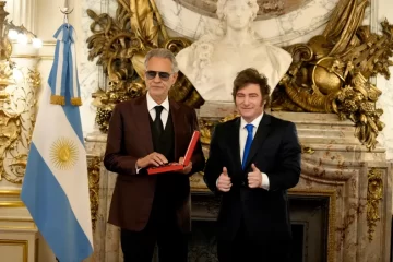 Milei recibió a Andrea Bocelli en Casa Rosada y le entregó la Orden de Mayo Milei recibió a Andrea Bocelli en Casa Rosada y le entregó la Orden de Mayo