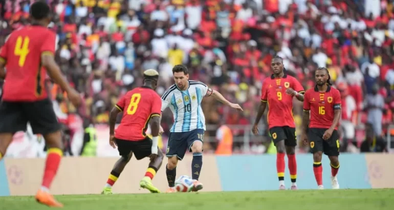 Con goles de Messi y Lautaro, la Selección le ganó a Angola Con goles de Messi y Lautaro, la Selección le ganó a Angola