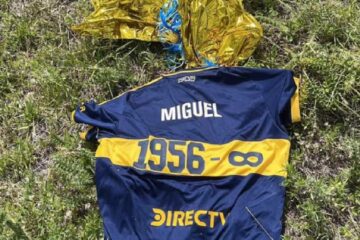 La camiseta en homenaje a Russo que Boca lanzó al cielo apareció en un campo en Uruguay