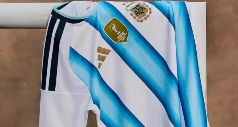 La AFA presentó la camiseta que usará la Selección argentina en el Mundial La AFA presentó la camiseta que usará la Selección argentina en el Mundial