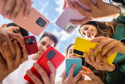 Francia prohibe el uso de redes sociales a menores de 15 años desde septiembre Francia prohibe el uso de redes sociales a menores de 15 años desde septiembre