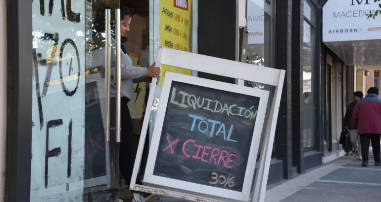 Empresas y empleo en crisis: cerraron 13.163 compañías en un año y se perdieron casi 100.000 puestos privados formales Empresas y empleo en crisis: cerraron 13.163 compañías en un año y se perdieron casi 100.000 puestos privados formales