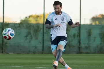Con Messi y algunas pruebas: el equipo planea Scaloni para enfrentar a Angola