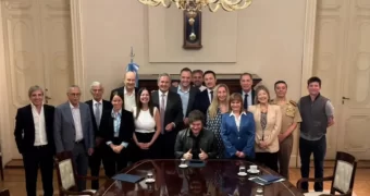 Javier y Karina Milei y todo el Gabinete respaldaron a Adorni Javier y Karina Milei y todo el Gabinete respaldaron a Adorni