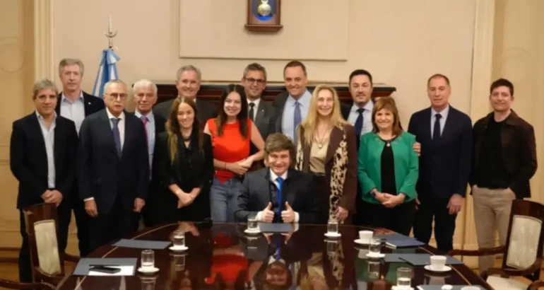 Cambios en el Gobierno: se divide Turismo y Deportes y se lo reparten entre Adorni y Santilli Cambios en el Gobierno: se divide Turismo y Deportes y se lo reparten entre Adorni y Santilli