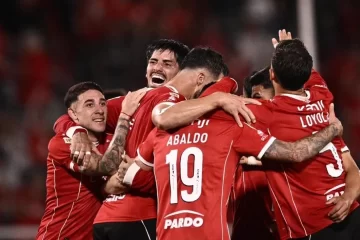 Independiente goleó a Atlético Tucumán en Avellaneda
