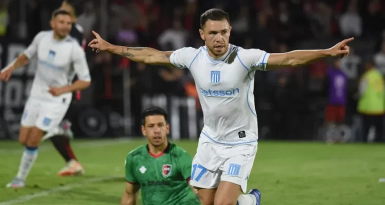 Racing le ganó sobre la hora a Newell´s y se clasificó a los playoffs
