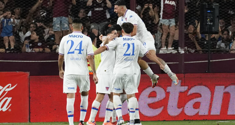 Tigre cortó la fiesta de Lanús: le ganó en La Fortaleza y jugará cuartos de final contra Racing Tigre cortó la fiesta de Lanús: le ganó en La Fortaleza y jugará cuartos de final contra Racing